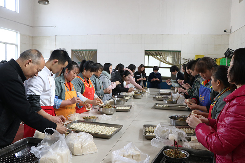 冬至餃子碗，陽(yáng)晨人心暖